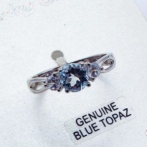 STERLING SILVER BLUE TOPAZ RING - SIZE 7